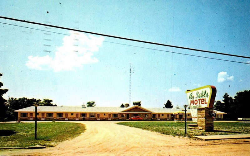 Au Sable Motel - Vintage Postcard